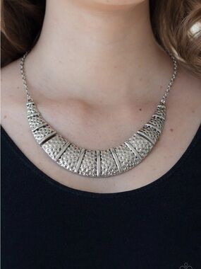 ❤️‍🔥5/$25❤️‍🔥 Metallic Mechanics Silver Necklace